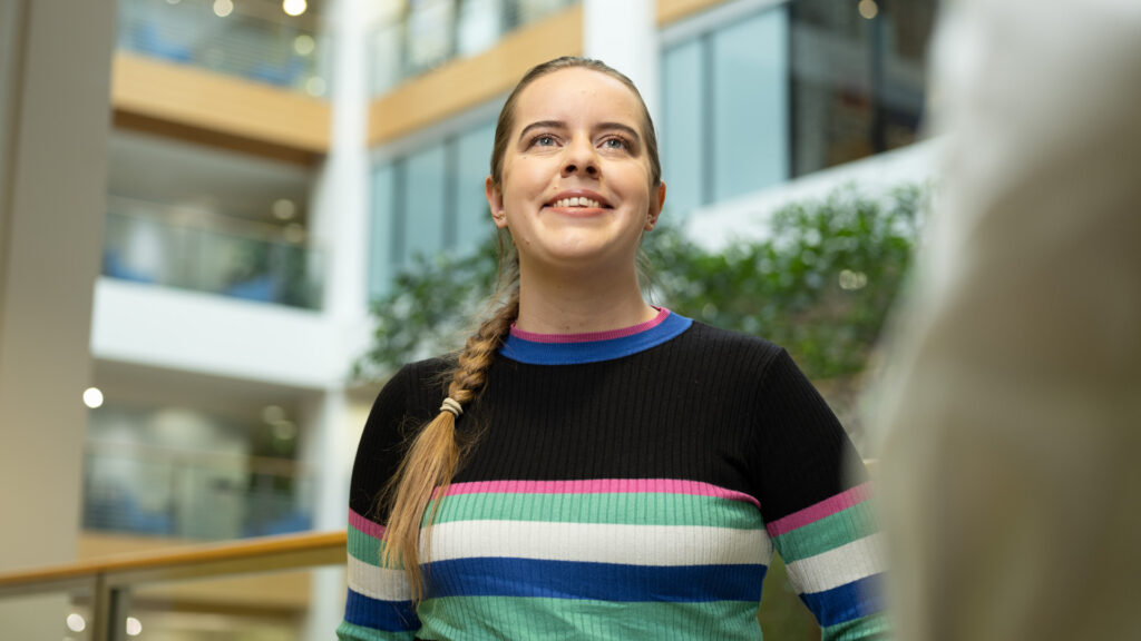 Female Home Office Analyst